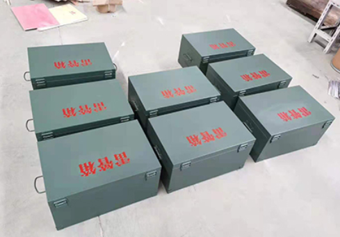 和舍镇炸药箱和雷管箱一般是怎么存放的？