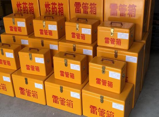 和舍镇玻璃钢雷管箱的使用寿命一般是多少？
