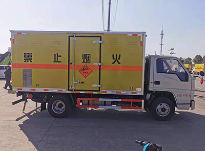 和舍镇爆破器材运输车技术升级与安全合规新趋势